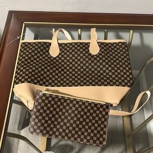 A little hand bag never been use